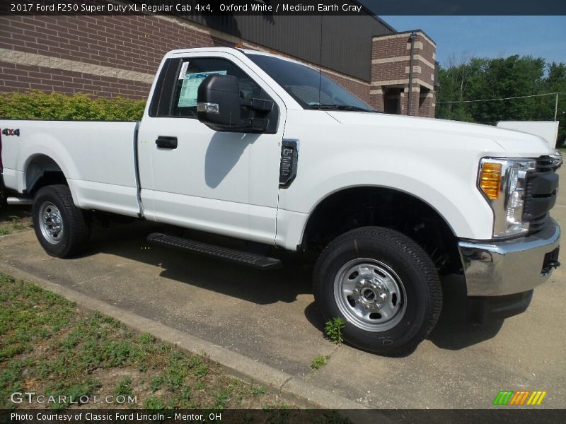 Oxford White / Medium Earth Gray 2017 Ford F250 Super Duty XL Regular Cab 4x4