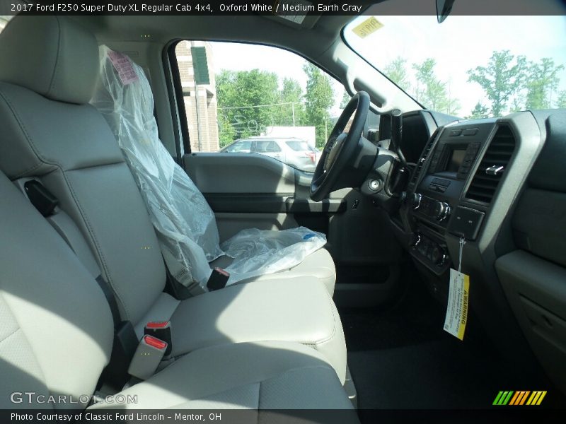 Oxford White / Medium Earth Gray 2017 Ford F250 Super Duty XL Regular Cab 4x4