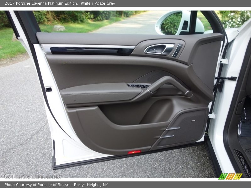 Door Panel of 2017 Cayenne Platinum Edition