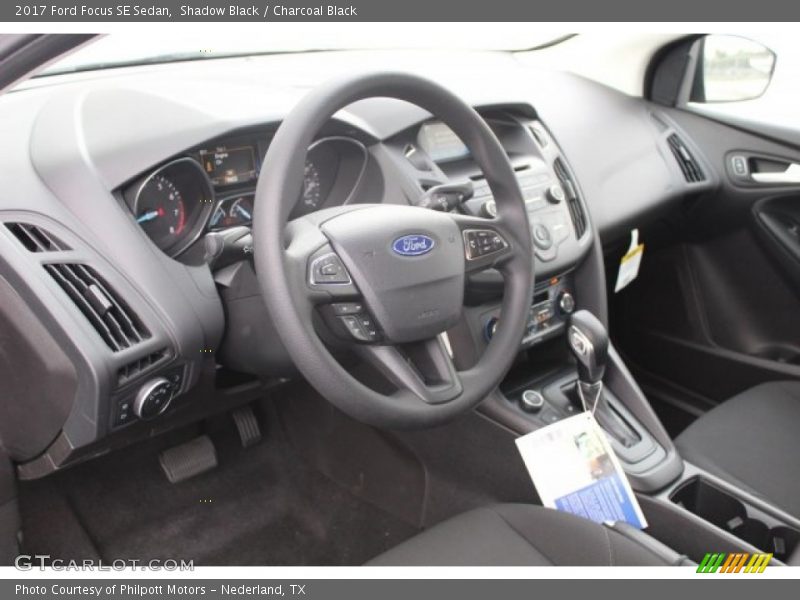 Shadow Black / Charcoal Black 2017 Ford Focus SE Sedan