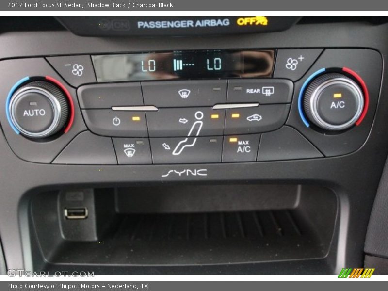 Shadow Black / Charcoal Black 2017 Ford Focus SE Sedan
