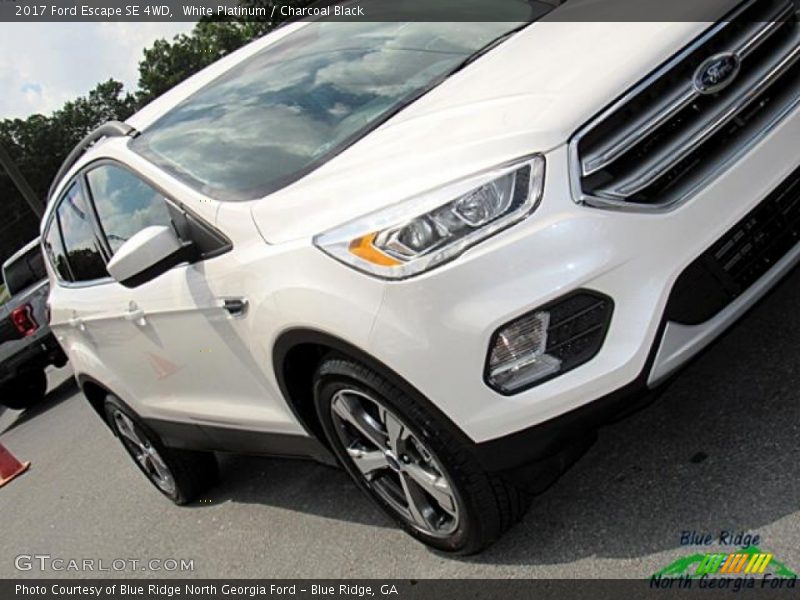 White Platinum / Charcoal Black 2017 Ford Escape SE 4WD