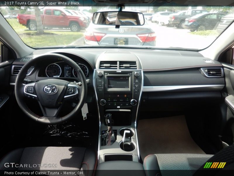 Super White / Black 2017 Toyota Camry SE