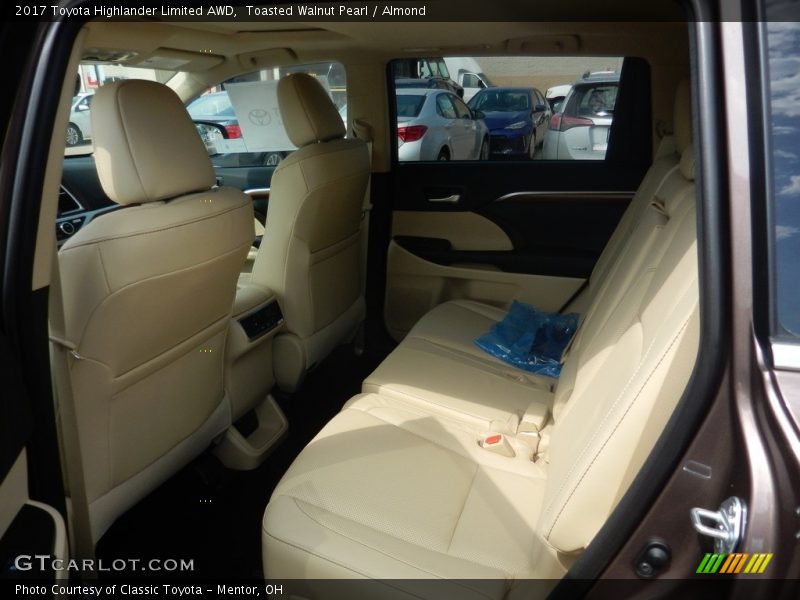 Toasted Walnut Pearl / Almond 2017 Toyota Highlander Limited AWD