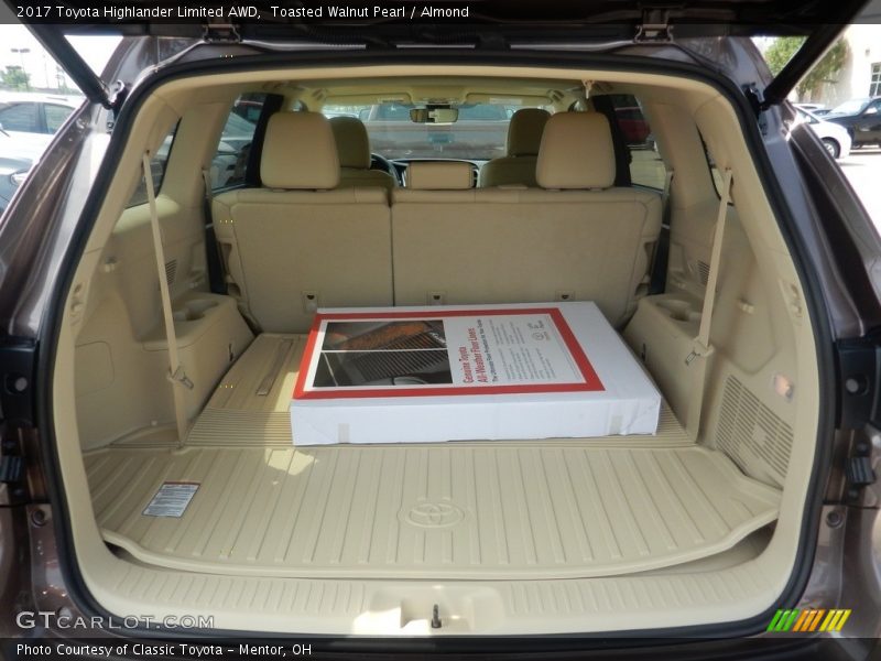 Toasted Walnut Pearl / Almond 2017 Toyota Highlander Limited AWD
