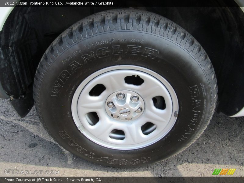 Avalanche White / Graphite 2012 Nissan Frontier S King Cab