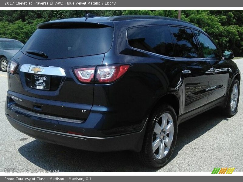 Blue Velvet Metallic / Ebony 2017 Chevrolet Traverse LT AWD