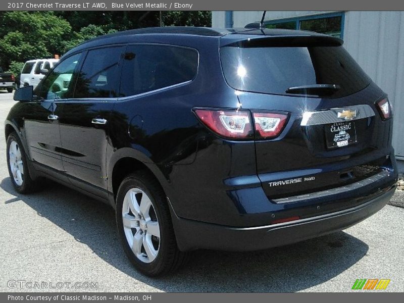 Blue Velvet Metallic / Ebony 2017 Chevrolet Traverse LT AWD