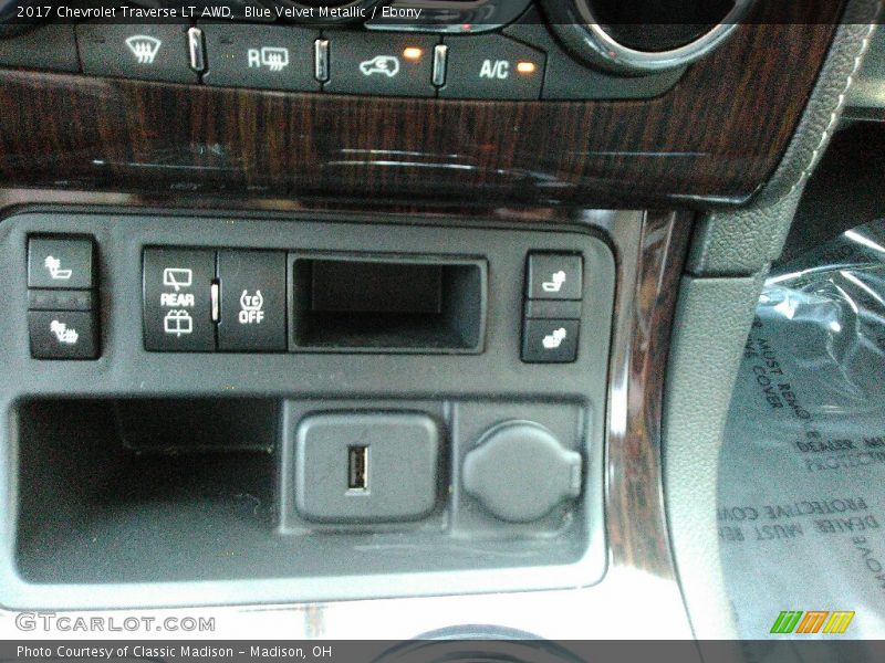 Blue Velvet Metallic / Ebony 2017 Chevrolet Traverse LT AWD