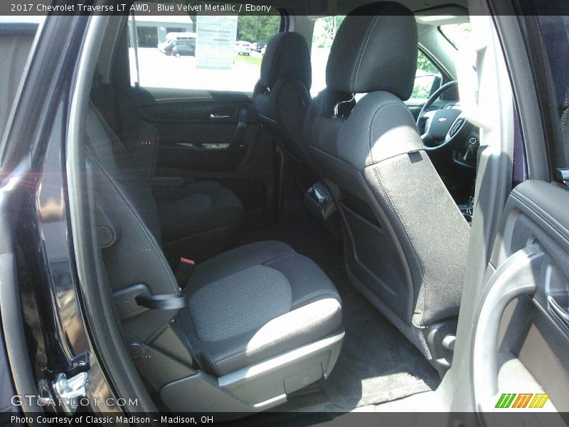 Blue Velvet Metallic / Ebony 2017 Chevrolet Traverse LT AWD