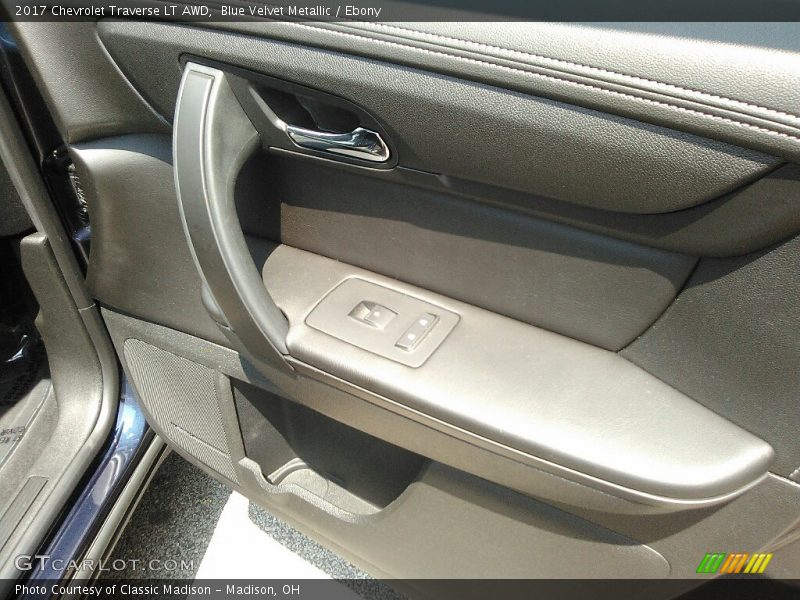 Blue Velvet Metallic / Ebony 2017 Chevrolet Traverse LT AWD