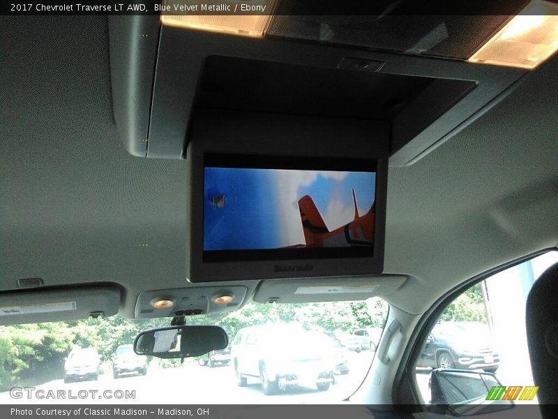 Blue Velvet Metallic / Ebony 2017 Chevrolet Traverse LT AWD