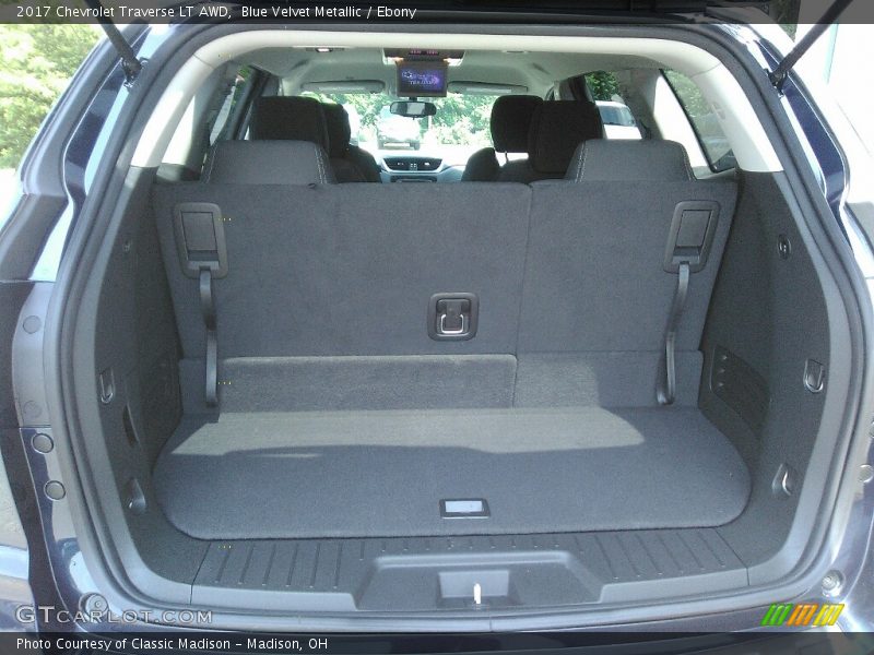 Blue Velvet Metallic / Ebony 2017 Chevrolet Traverse LT AWD