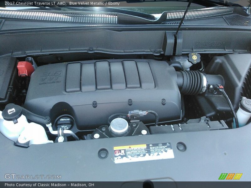 Blue Velvet Metallic / Ebony 2017 Chevrolet Traverse LT AWD