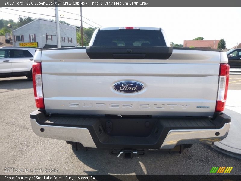Ingot Silver / Medium Earth Gray 2017 Ford F250 Super Duty XLT Crew Cab 4x4