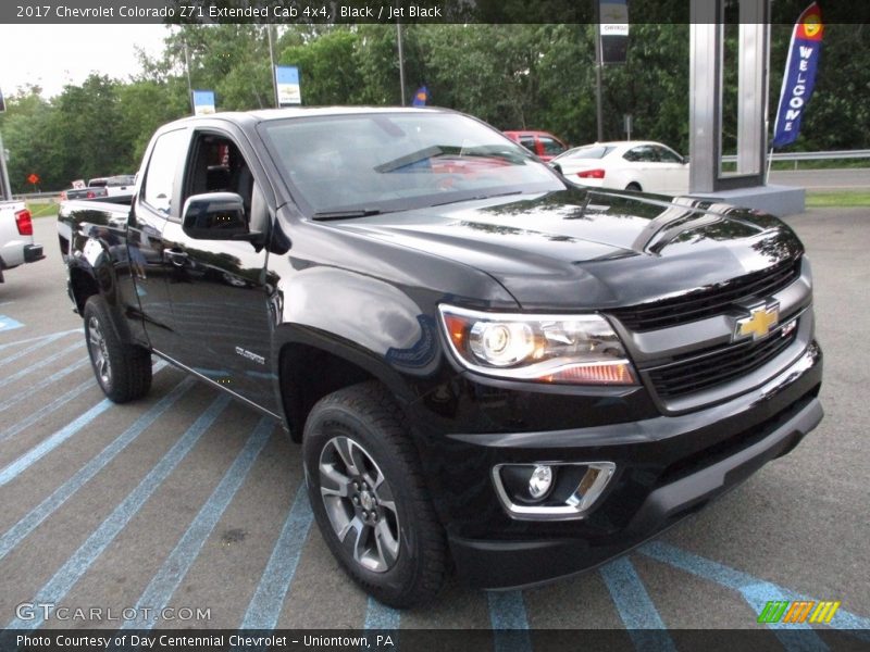 Front 3/4 View of 2017 Colorado Z71 Extended Cab 4x4
