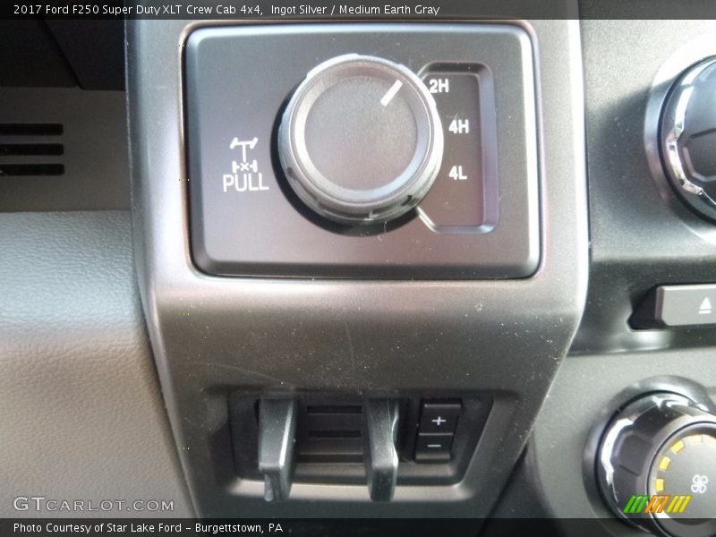 Ingot Silver / Medium Earth Gray 2017 Ford F250 Super Duty XLT Crew Cab 4x4