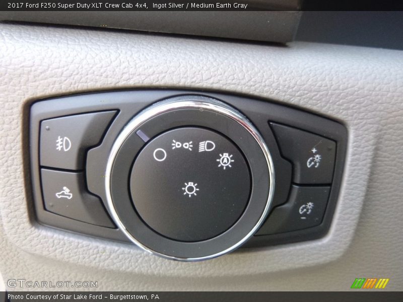 Ingot Silver / Medium Earth Gray 2017 Ford F250 Super Duty XLT Crew Cab 4x4
