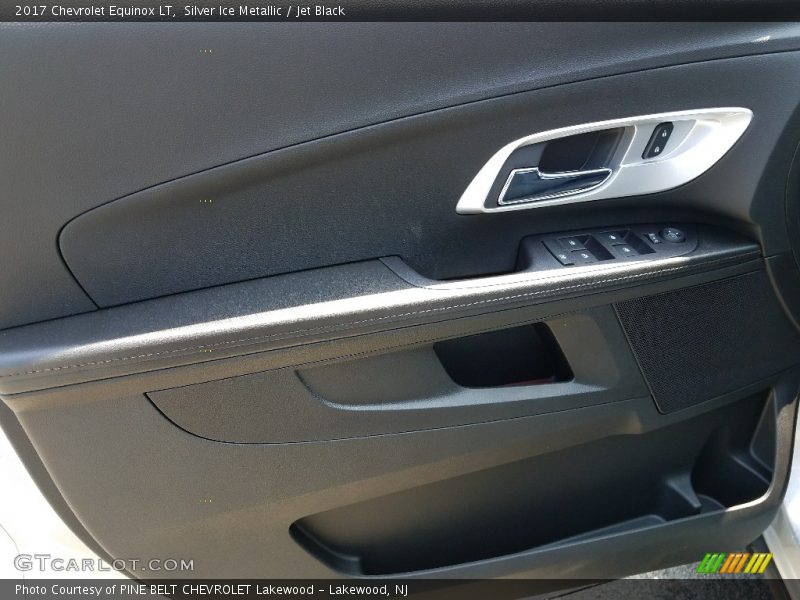 Silver Ice Metallic / Jet Black 2017 Chevrolet Equinox LT