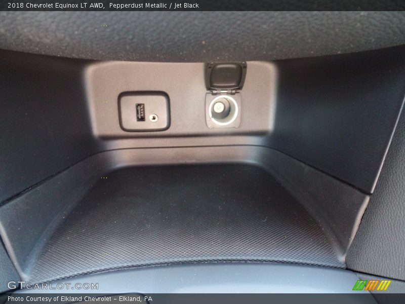 Pepperdust Metallic / Jet Black 2018 Chevrolet Equinox LT AWD