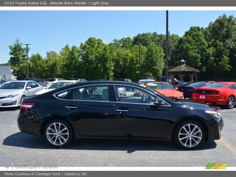 Attitude Black Metallic / Light Gray 2014 Toyota Avalon XLE