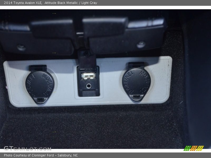 Attitude Black Metallic / Light Gray 2014 Toyota Avalon XLE