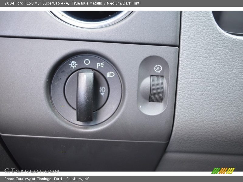 True Blue Metallic / Medium/Dark Flint 2004 Ford F150 XLT SuperCab 4x4