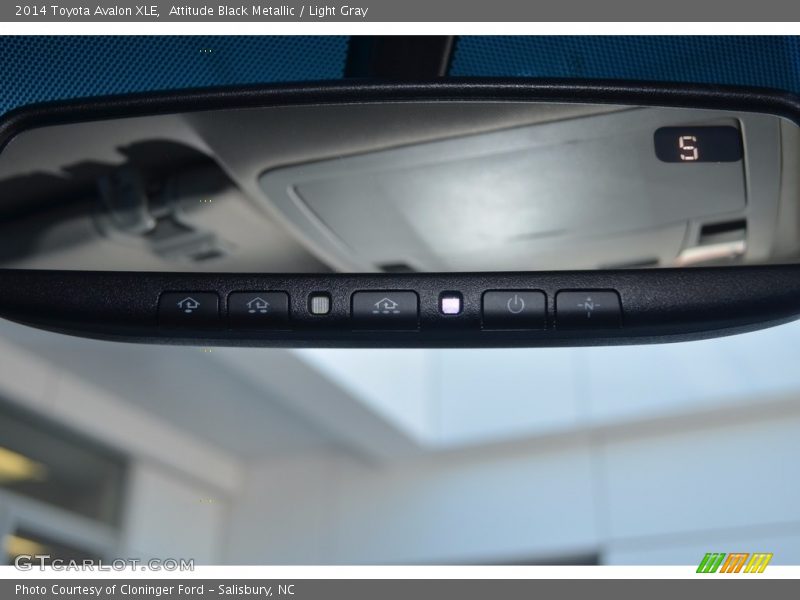 Attitude Black Metallic / Light Gray 2014 Toyota Avalon XLE