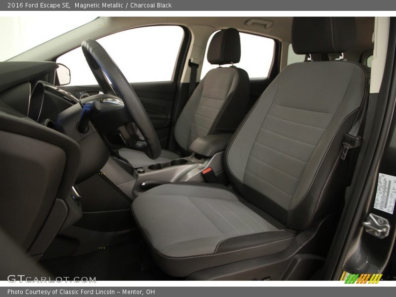 Magnetic Metallic / Charcoal Black 2016 Ford Escape SE