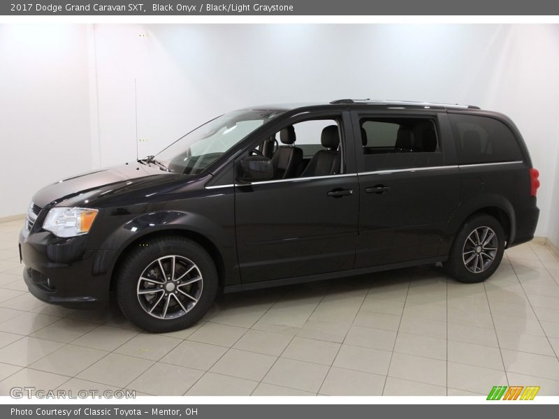 Black Onyx / Black/Light Graystone 2017 Dodge Grand Caravan SXT
