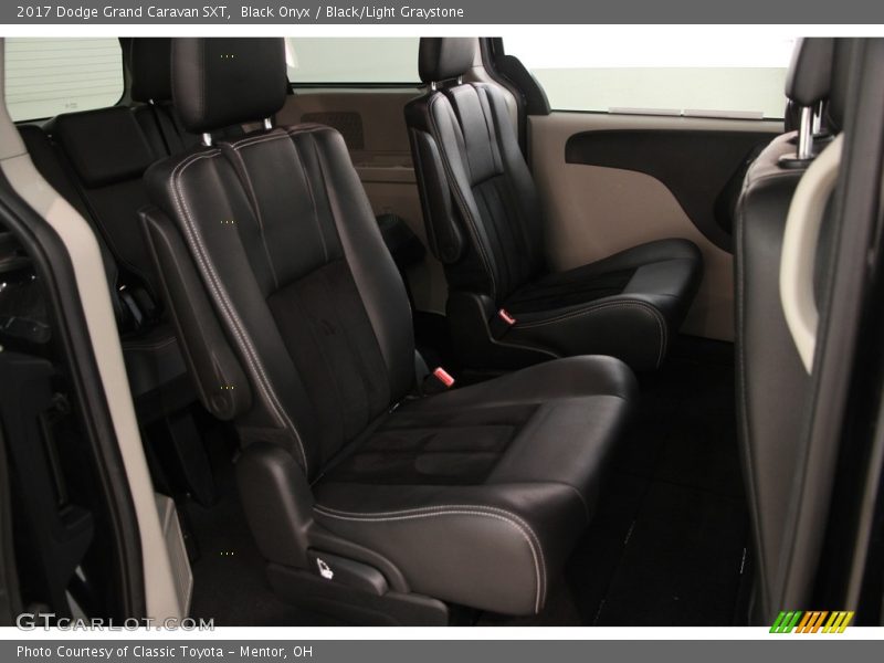 Black Onyx / Black/Light Graystone 2017 Dodge Grand Caravan SXT