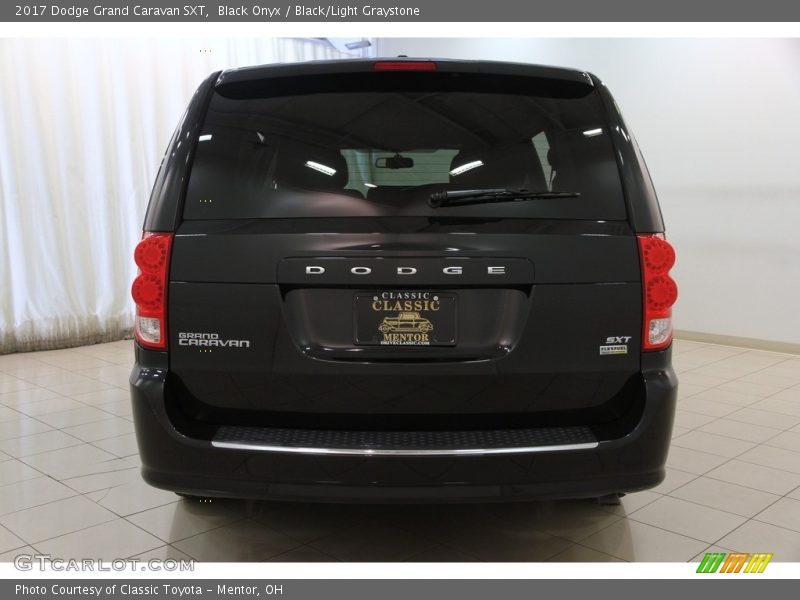 Black Onyx / Black/Light Graystone 2017 Dodge Grand Caravan SXT