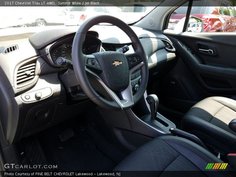 Summit White / Jet Black 2017 Chevrolet Trax LT AWD
