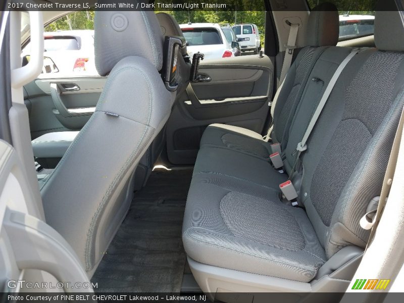 Summit White / Dark Titanium/Light Titanium 2017 Chevrolet Traverse LS
