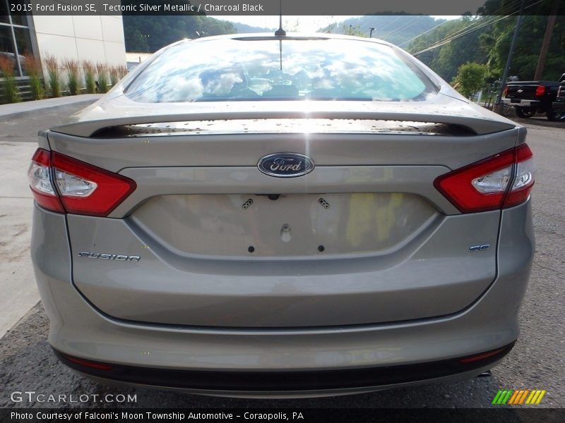 Tectonic Silver Metallic / Charcoal Black 2015 Ford Fusion SE