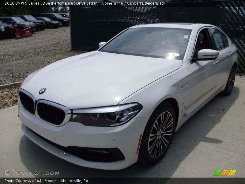 Alpine White / Canberra Beige/Black 2018 BMW 5 Series 530e iPerfomance xDrive Sedan