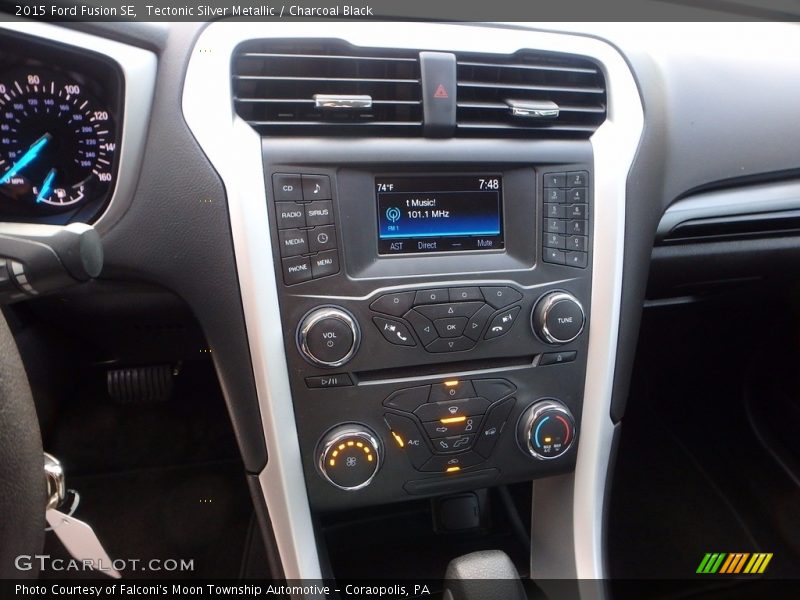 Tectonic Silver Metallic / Charcoal Black 2015 Ford Fusion SE