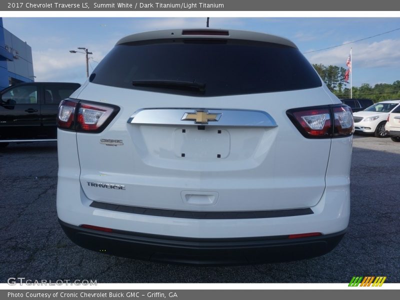 Summit White / Dark Titanium/Light Titanium 2017 Chevrolet Traverse LS