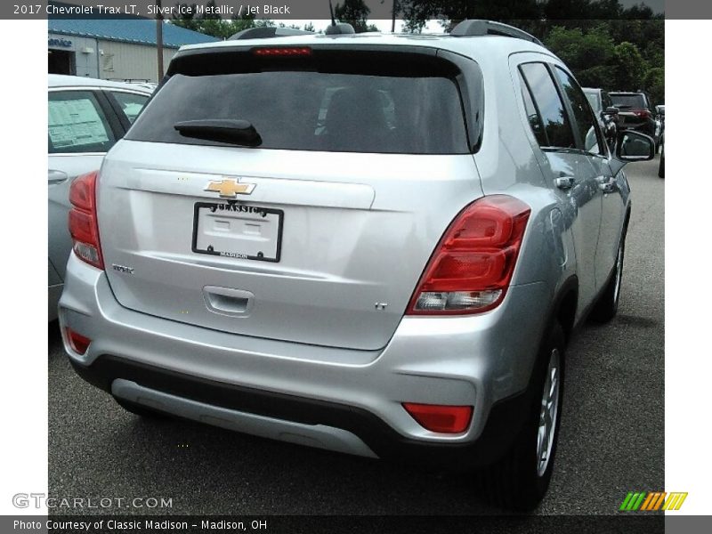 Silver Ice Metallic / Jet Black 2017 Chevrolet Trax LT