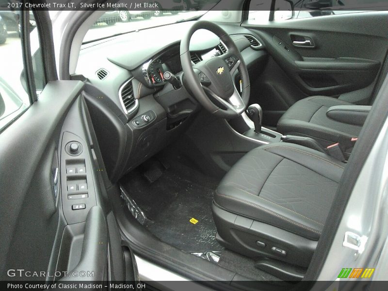 Silver Ice Metallic / Jet Black 2017 Chevrolet Trax LT