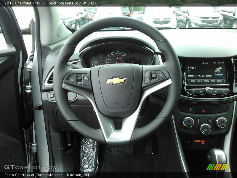 Silver Ice Metallic / Jet Black 2017 Chevrolet Trax LT