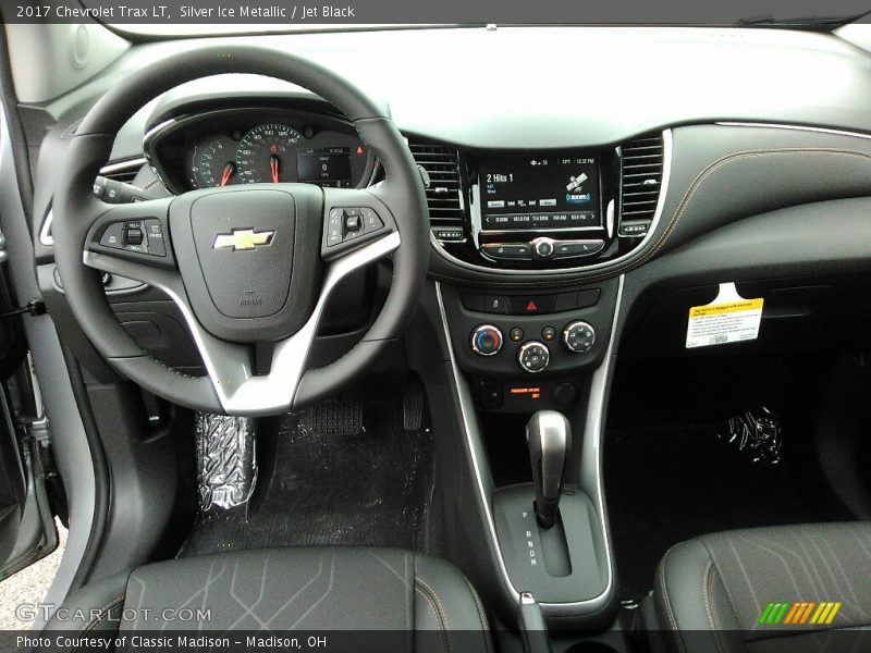 Silver Ice Metallic / Jet Black 2017 Chevrolet Trax LT