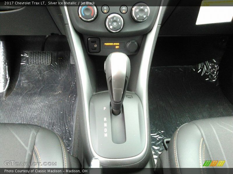 Silver Ice Metallic / Jet Black 2017 Chevrolet Trax LT