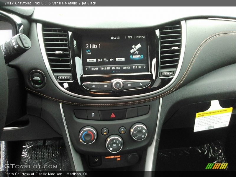 Silver Ice Metallic / Jet Black 2017 Chevrolet Trax LT