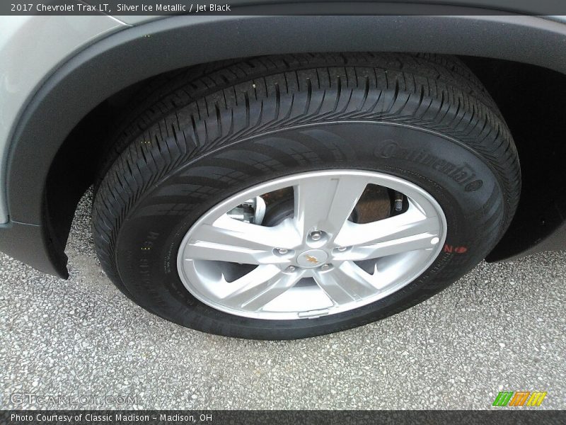 Silver Ice Metallic / Jet Black 2017 Chevrolet Trax LT