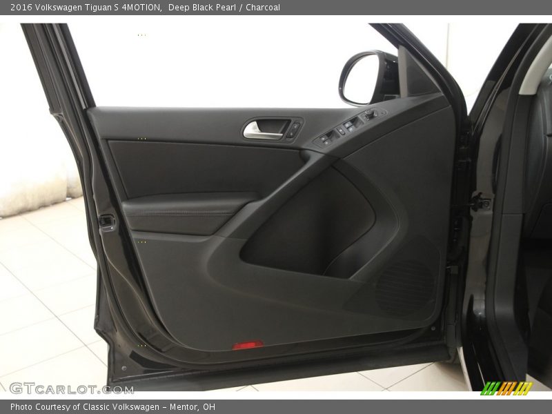 Door Panel of 2016 Tiguan S 4MOTION
