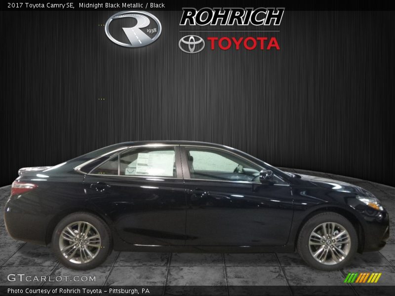 Midnight Black Metallic / Black 2017 Toyota Camry SE