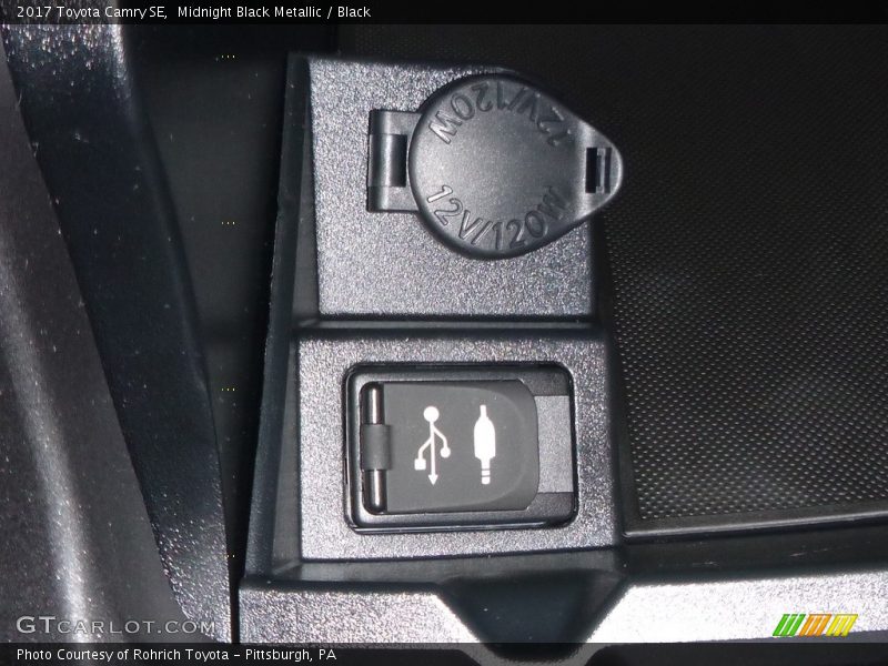 Midnight Black Metallic / Black 2017 Toyota Camry SE