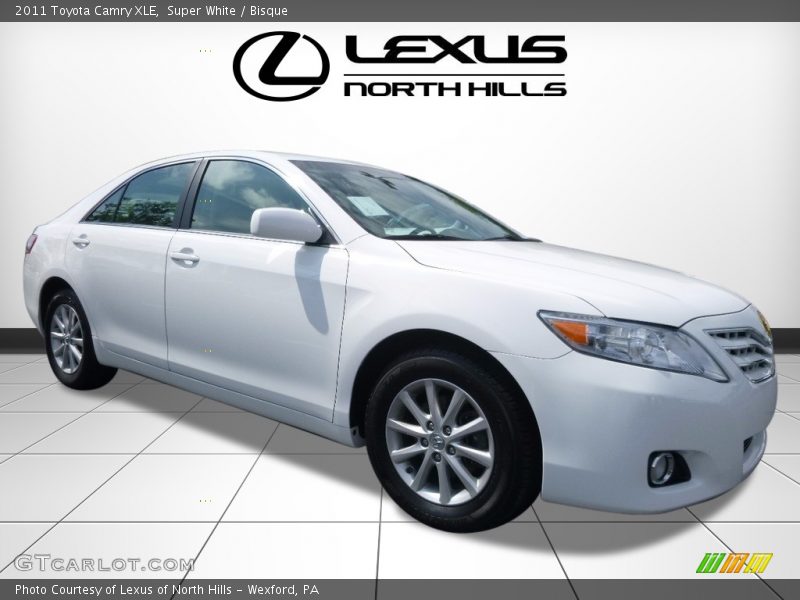 Super White / Bisque 2011 Toyota Camry XLE