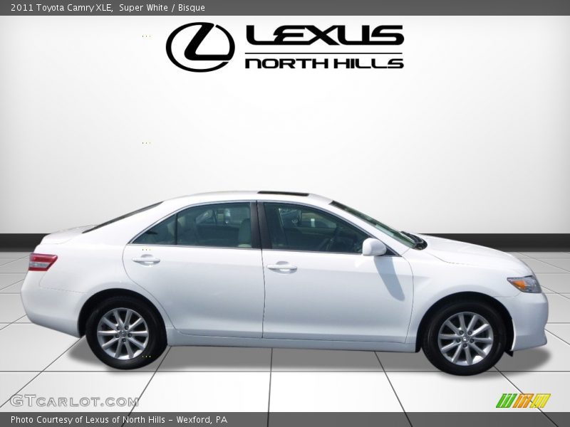 Super White / Bisque 2011 Toyota Camry XLE